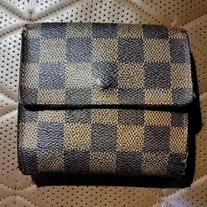 43). Authentic Louis Vuitton Damier Graphite Bifold Wallet